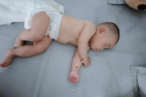 天水宝宝先长上牙还是下牙